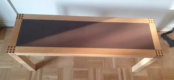 Sitzbank mit japanischer Eckverbindung vom Schreiner. Aus Ahorn und Linoleum meisterhaft gefertigt