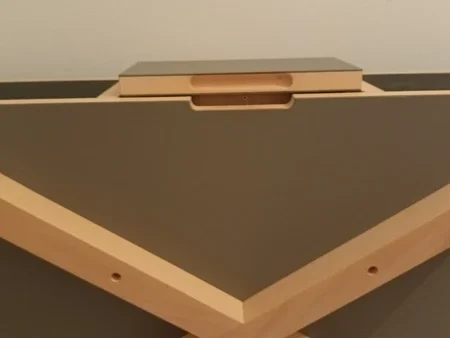 Couchtisch aus Ahorn und grauem Linoleum vom Schreiner